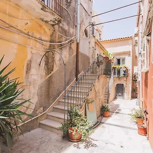 https://la-casa-di-carina.sicilyhotelsitaly.net